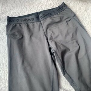 Ivivva dark gray lululemon kids athletic leggings girls size 14 women’s size XS